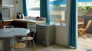 Réfrigérateur, four, plaque de cuisson, cafetiÚre/bouilloire