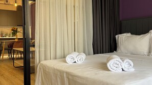 Apartamento familiar, 2 habitaciones, no fumadores, balcón | 1 dormitorio, ropa de cama de alta calidad, decoración individual