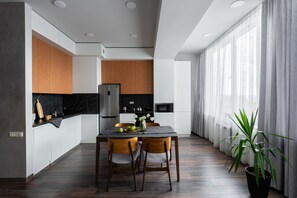 Lägenhet Panoramic - 1 kingsize-säng med bäddsoffa - icke-rökare - utsikt mot staden | Eget kök | Stort kylskåp, mikrovågsugn, vattenkokare och grytor/köksredskap