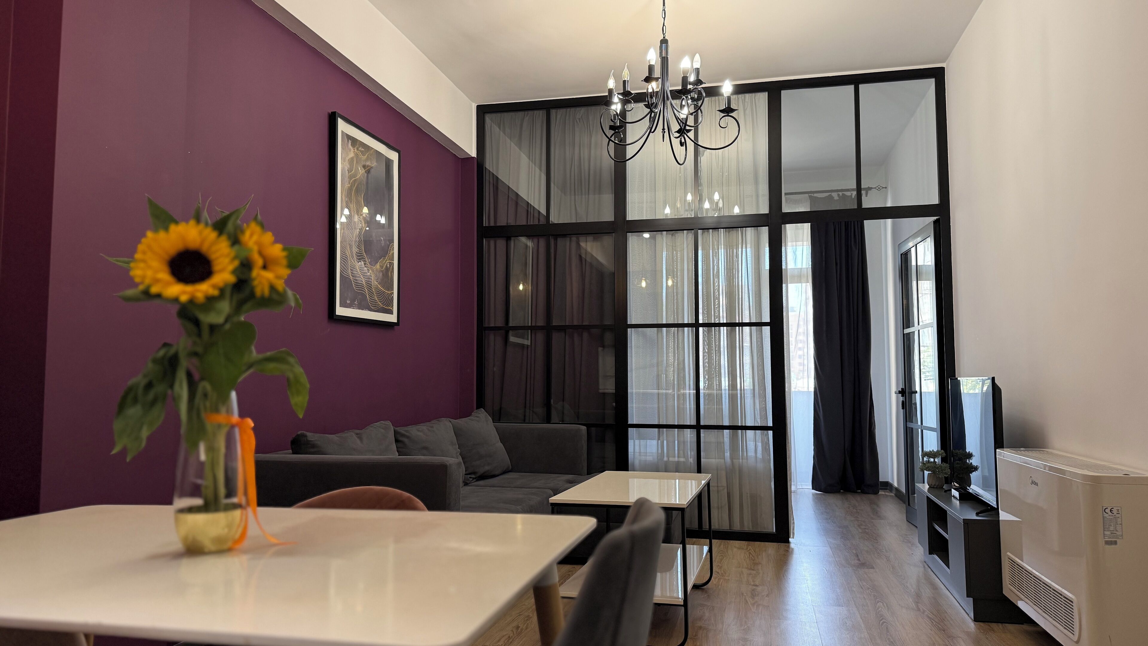 Familielejlighed - 2 soveværelser - ikke-ryger - balkon | Opholdsområde | 40-tommers smart-tv med kabelkanaler