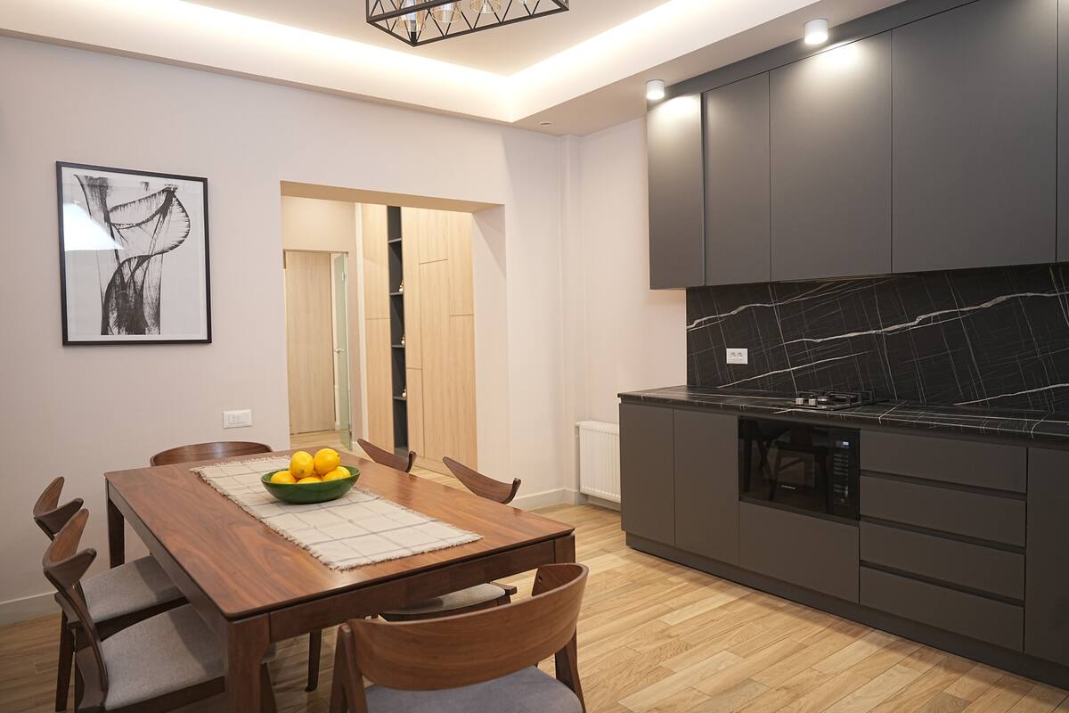 Apartemen Keluarga, 2 kamar tidur, Bebas Asap Rokok, AC | Dapur pribadi | Lemari es besar, microwave, dan ketel listrik