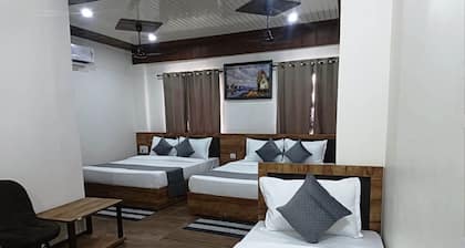 ShriGo Hotel Pushpa Residency