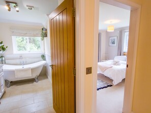 5 chambres, fer et planche à repasser, Wi-Fi gratuit, draps fournis