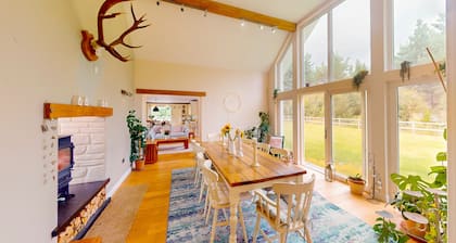 The Bell House - Highland hot tub lodge