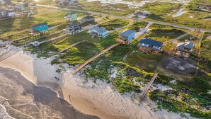 On the beach - Surfside Beachfront Paradise (Surfside Beach)