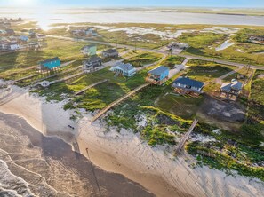 On the beach - Surfside Beachfront Paradise (Surfside Beach)