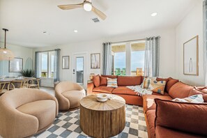 Smart TV, video games, books - Surfside Beachfront Paradise (Surfside Beach)