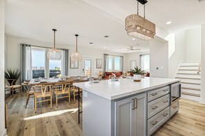 Dining - Surfside Beachfront Paradise (Surfside Beach)