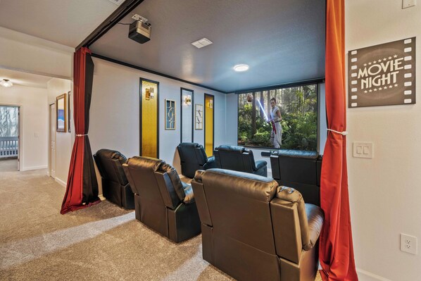 House (6 Bedrooms) | Depan hartanah