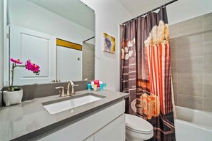 House (6 Bedrooms) | Property amenity