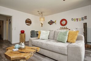 Fernseher, DVD-Player, Stereoanlage