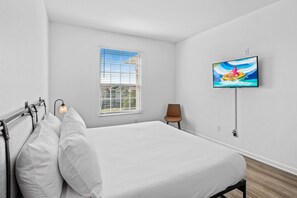 Laptop workspace, iron/ironing board, bed sheets - 2302 Butterfly Palm Way #302 (Kissimmee)