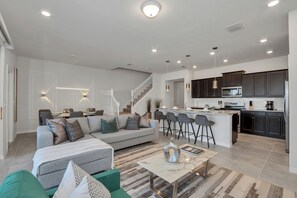 House (5 Bedrooms) | Property amenity - 7420 Oakmoss Loop (Davenport)