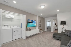 House (5 Bedrooms) | Property amenity - 7420 Oakmoss Loop (Davenport)