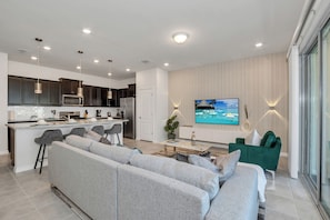 House (5 Bedrooms) | Property amenity - 7420 Oakmoss Loop (Davenport)