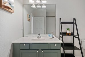 Apartment (2 Bedrooms) | Bathroom