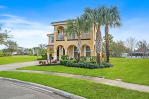 House (6 Bedrooms) | Property amenity - 4131 Oaktree Drive (Davenport)