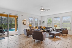 House (6 Bedrooms) | Property amenity - 4131 Oaktree Drive (Davenport)