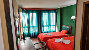 A hotel room with two beds, a desk, and a chair. - Big Bang Hotel Antananarivo (Antananarivo)
