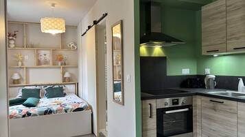 Schreibtisch, WLAN, BettwÀsche