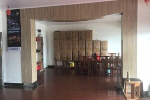 المنشأة من الداخل