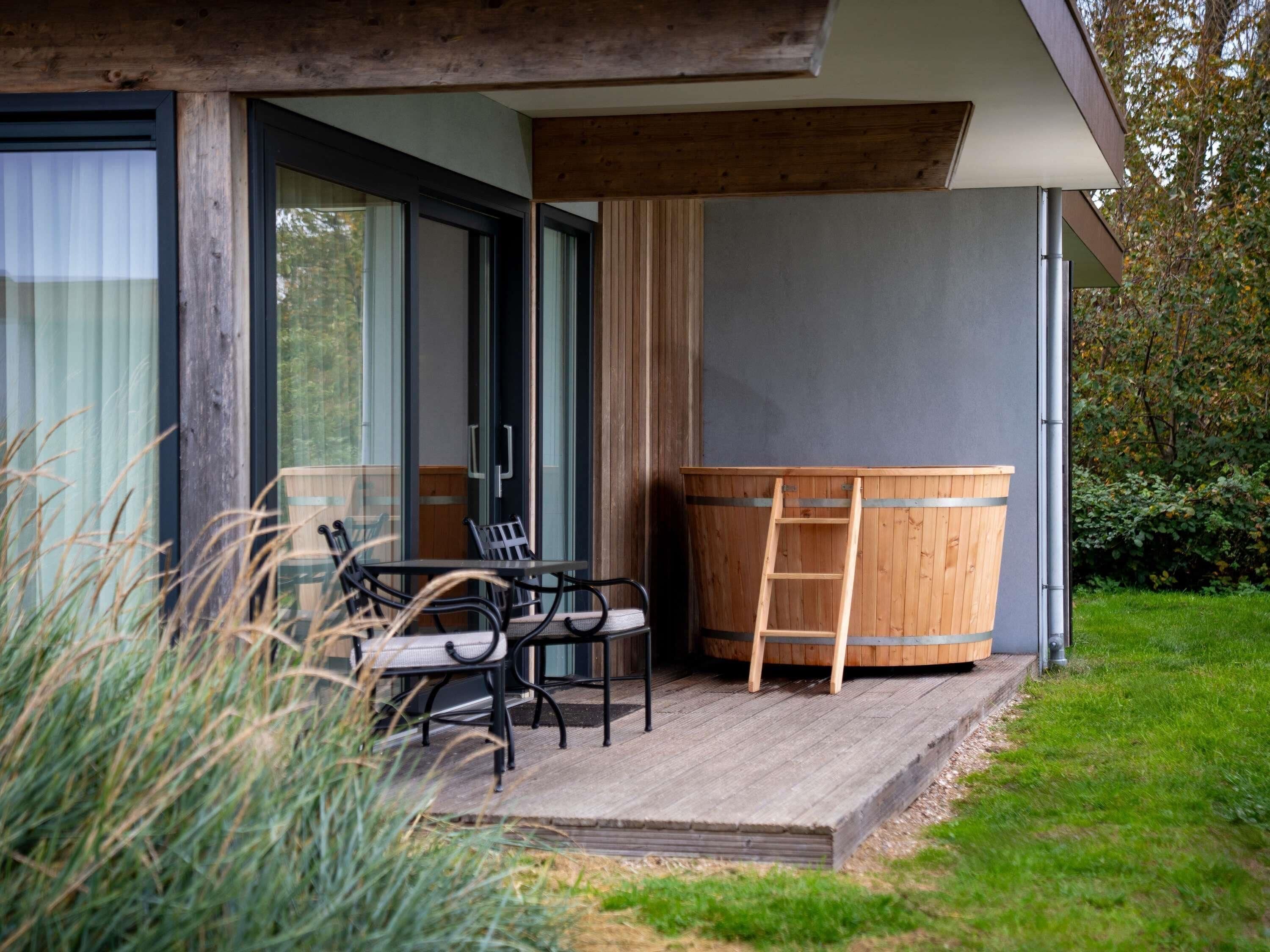 Suite, 1 King Bed | Soundproofing, free WiFi