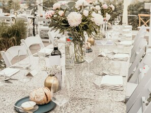 Indoor wedding - Hotel Ter Zand - Handwritten Collection (Burgh-Haamstede)
