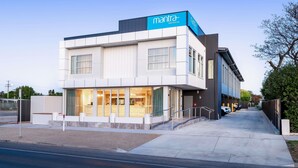 A modern building with a blue sign reading 'mantra' and 'shepparton.' - Mantra Shepparton (Shepparton)