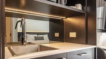 Privilege Room, 1 Kind Bed | In-room safe, desk, laptop workspace, iron/ironing board