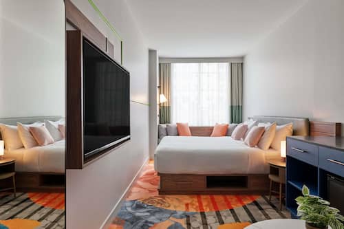 Chambre Deluxe, 1 très grand lit, non-fumeur, climatisation | Minibar, coffre-fort, fer et planche à repasser, accès au Wi-Fi (inclus)