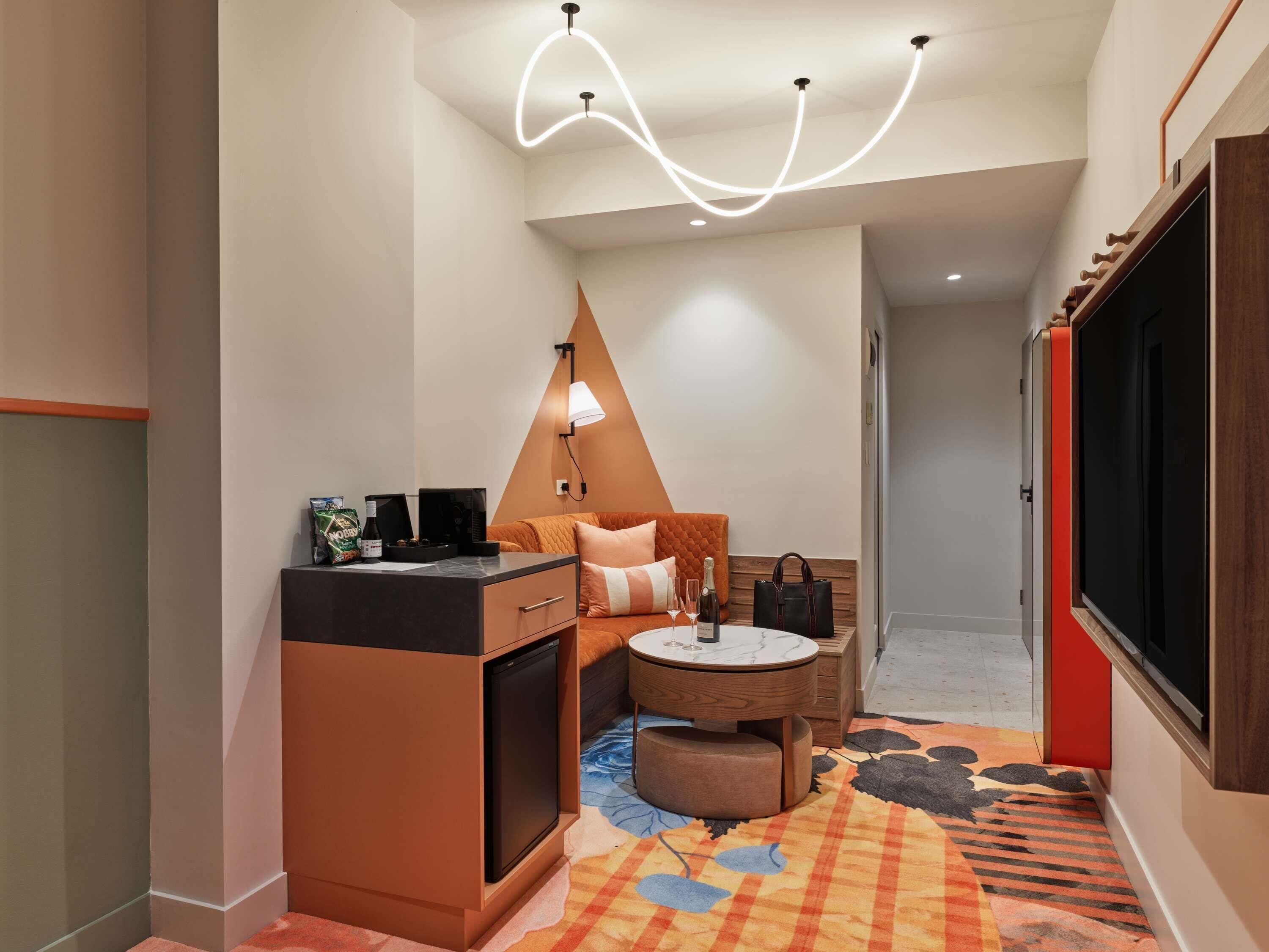 Chambre Supérieure, 1 grand lit | Minibar, coffres-forts dans les chambres, fer et planche à repasser