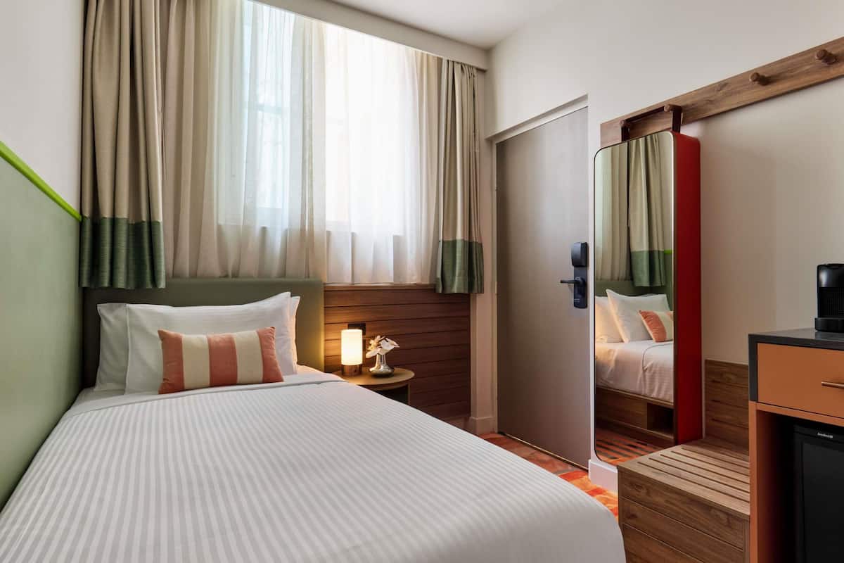 Een minibar, een kluis op de kamer, een strijkplank/strijkijzer