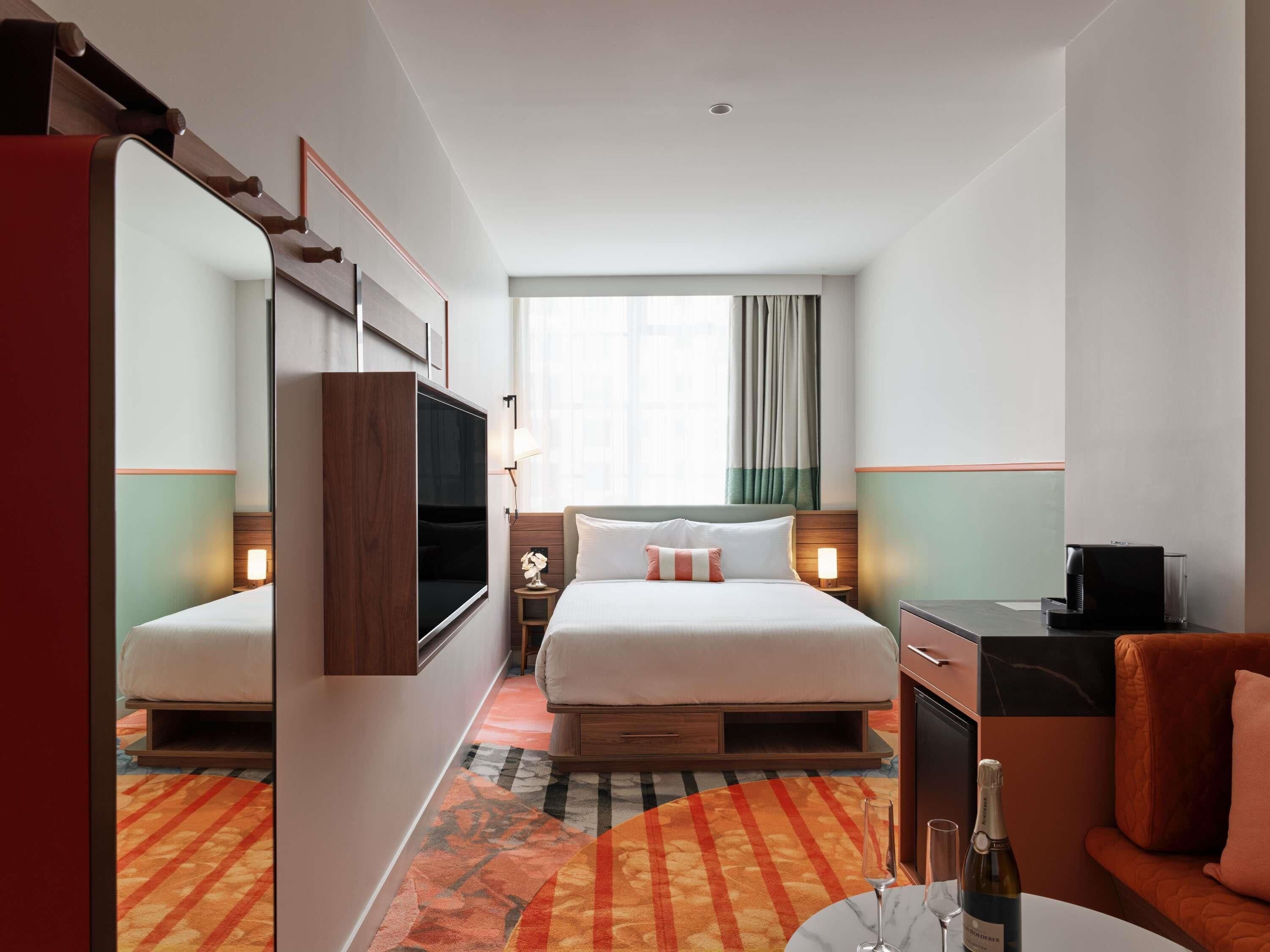 Minibar, coffres-forts dans les chambres, fer et planche à repasser