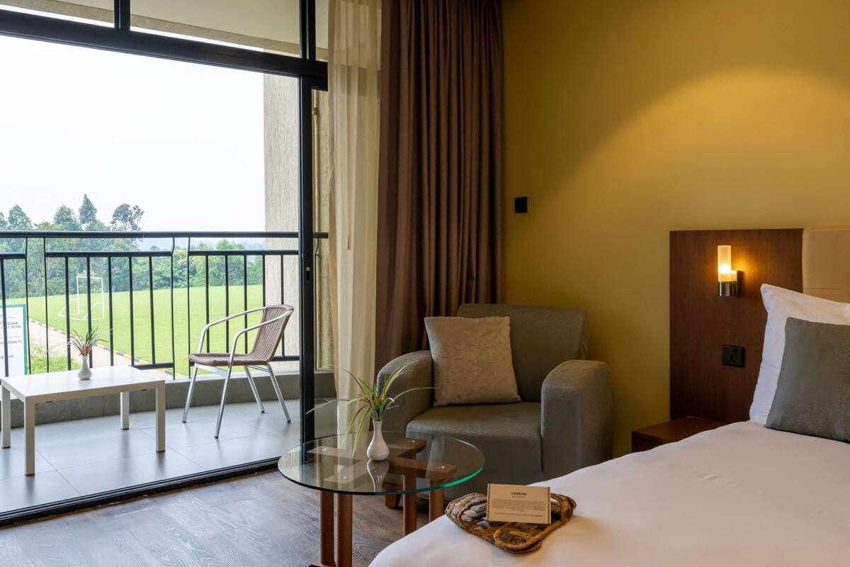 Chambre Standard, vue sur la montagne | Literie de qualité, coffre-fort pour ordinateur portable, bureau