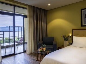 Family Room | Premium bedding, in-room safe, desk, laptop workspace - Mantis Kivu Marina Bay Hotel (Kamembe)