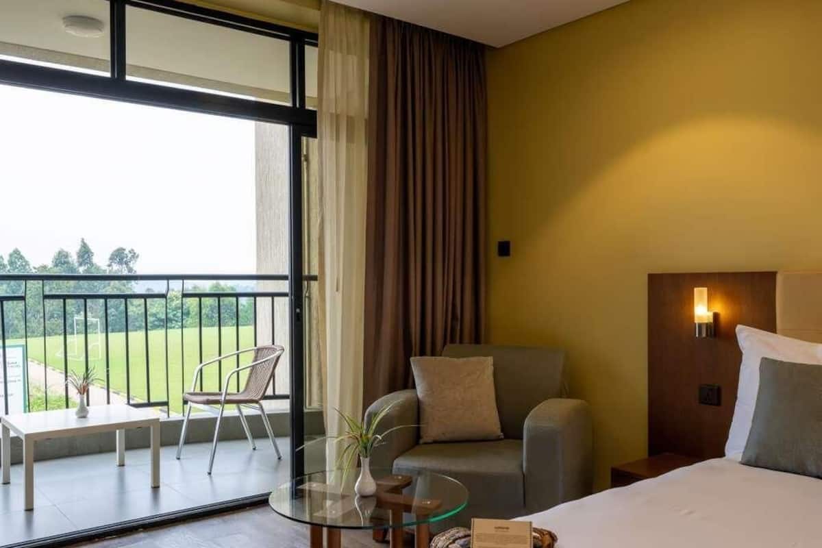 Standard Room, Mountain View | Premium bedding, in-room safe, desk, laptop workspace