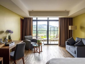 Habitación familiar | Ropa de cama de alta calidad, caja fuerte, escritorio