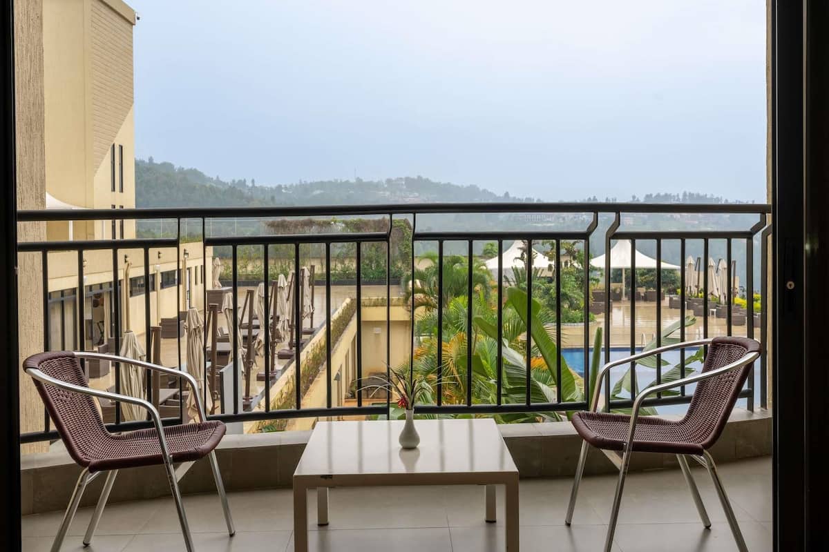 Standard Room, Pool View | Premium bedding, in-room safe, desk, laptop workspace