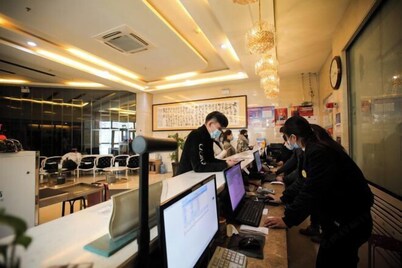 Yining V8 Business Hotel (Teachers University)