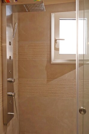 Shower, hair dryer, towels, toilet paper - Stellas Apartment (Rodos)