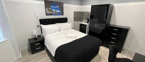 1 chambre, bureau, fer et planche à repasser, Wi-Fi