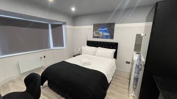 1 bedroom, desk, iron/ironing board, WiFi