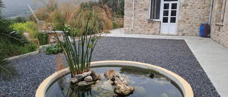 المنطقة المحيطة بالمنشأة