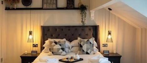 1 bedroom, desk, iron/ironing board, WiFi