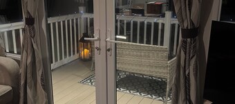 Tranquil Waterside Lodge in Tunstall