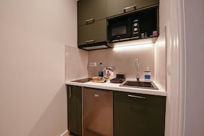 Fridge, microwave, stovetop