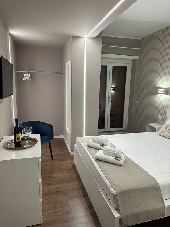 3 chambres, fer et planche à repasser, lit parapluie, Wi-Fi