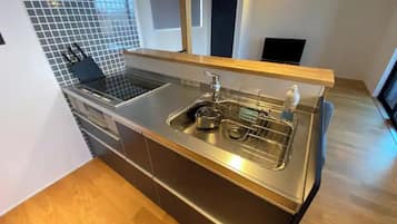 Fridge, microwave, stovetop, electric kettle