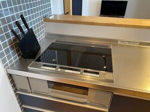 Fridge, microwave, stovetop, electric kettle