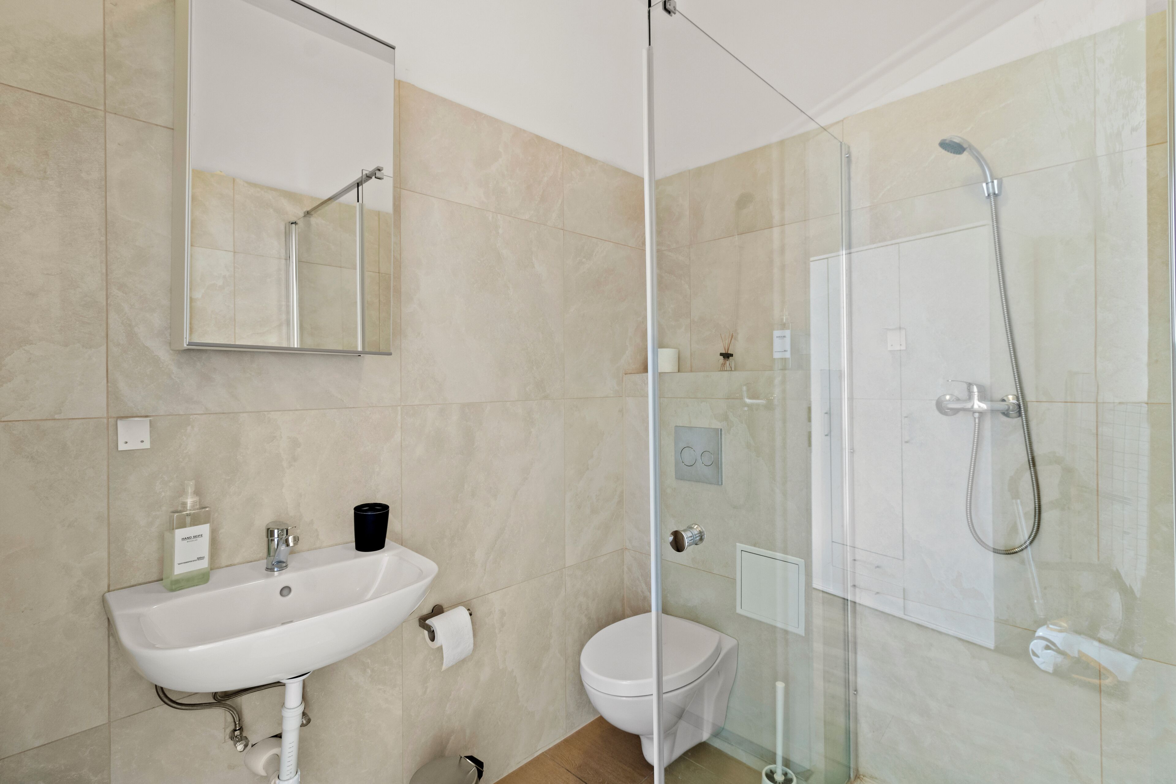 Comfort-Apartment, Nichtraucher | Badezimmer | Dusche, Haartrockner, Handtücher, Seife